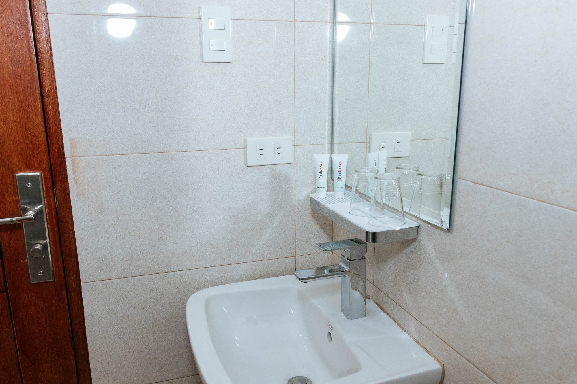 Reddoorz Premium @ Sampaloc Makati Hotel Makati City Ngoại thất bức ảnh